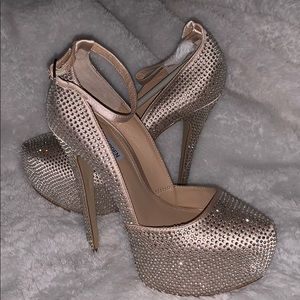NEVER WORN - Steve Madden Platform Heels